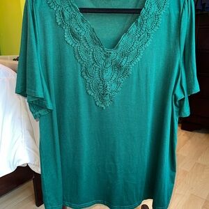 BloomChic Emerald Green Lace V-Neck Tunic
